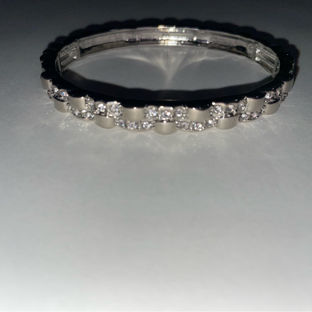 Like New Lia Sophia Foiled Silver Tone Stretch Bracelet 7$